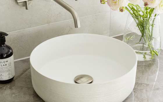 runde Formen und schmale Ränder lassen Waschbecken feiner wirken Waschbecken